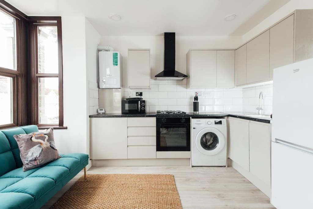 Modern 2 Bedroom Flat In Ilford, London Exterior foto